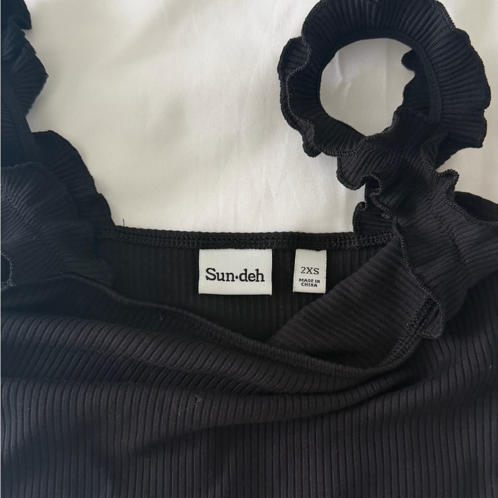 Aritzia Crop Ruffled Top - Picture 3 of 3